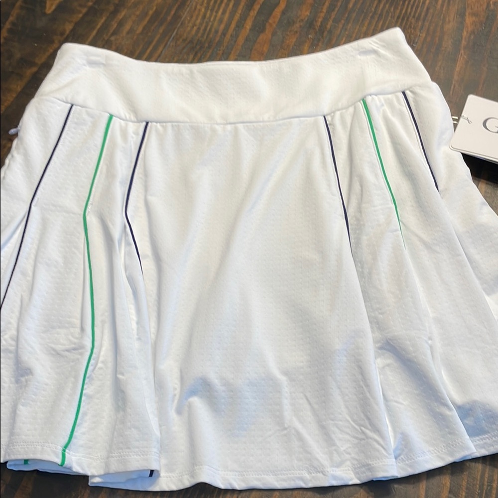G Lifestyle Pleated White Wicking Athletic Skirt Zippered Pockets/Built In Short